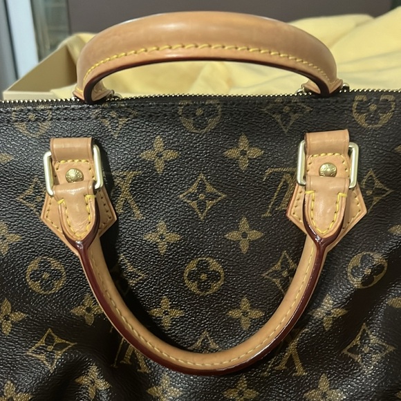 Selling a Louis Vuitton, two of them. - Picture 4 of 16